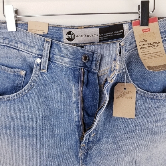 Levi's SilverTab A37010001 High-Waisted Mom Shorts NWT size 31 - Picture 7 of 10